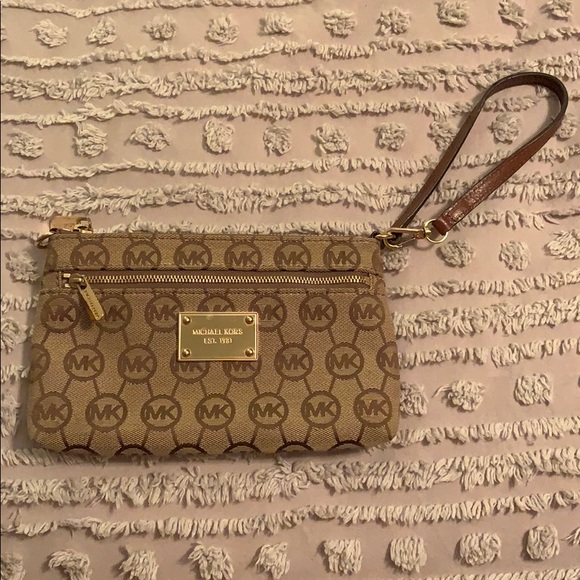 Michael Kors logo wristlet - Picture 1 of 8